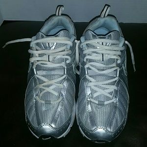 WOMEN'S NIKE AIR VITALITY WALKING SHOES SZ.6.5
